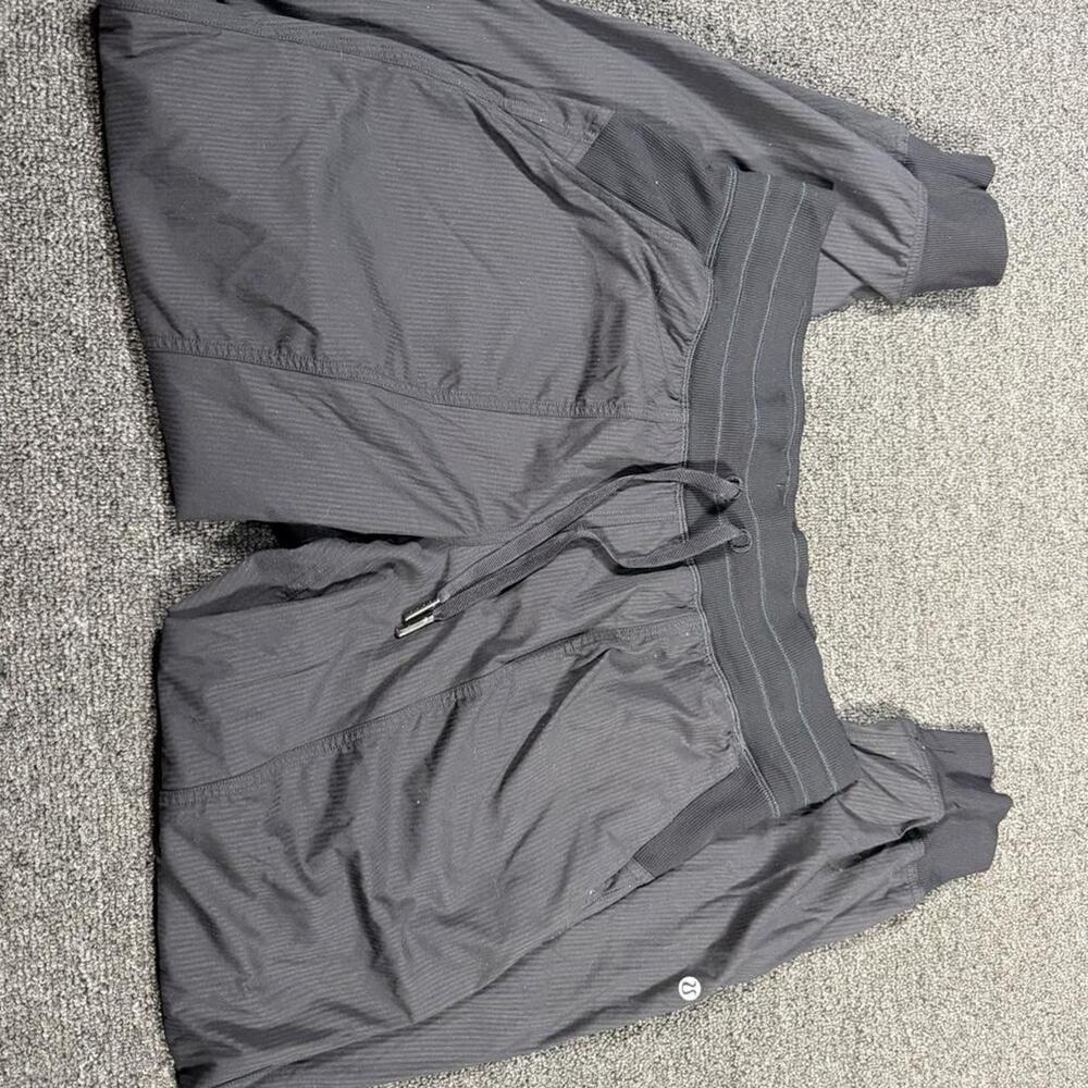Lululemon Women's black joggers size 8 Comfort Athleisure Athletic Soft